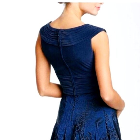Adrianna Papell Fit and Flare Elegant Cocktail/Party Dress Sz 8 Navy Blue 211B - Picture 8 of 11